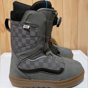 Vans Checkerboard Aura OG Snowboard Boot. 

Brand New Condition. Size US 9